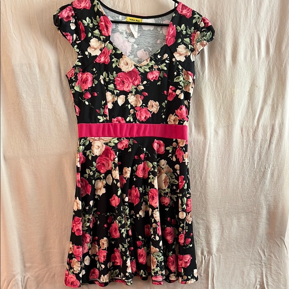 Floral Women’s Dress, Knit, Large, with Pink and Black Design